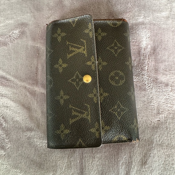 Louis Vuitton Wallet Authentic - Picture 8 of 8